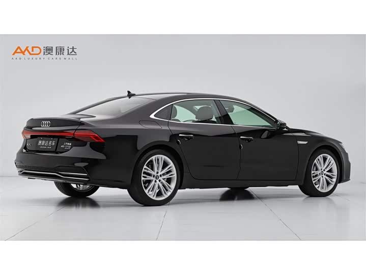 Фото 3 - Audi A7L