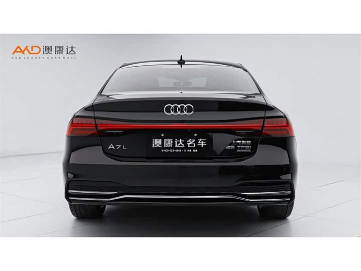 Фото 4 - Audi A7L