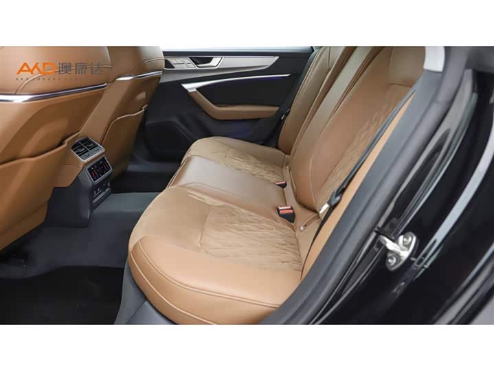 Фото 7 - Audi A7L