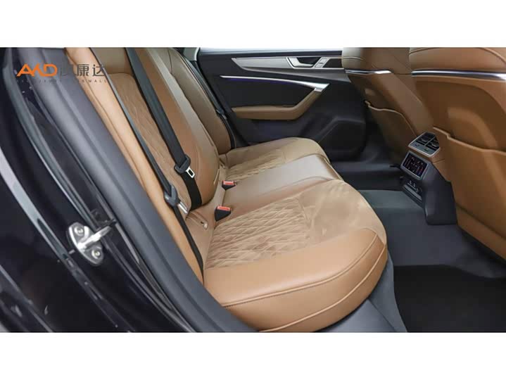 Фото 8 - Audi A7L
