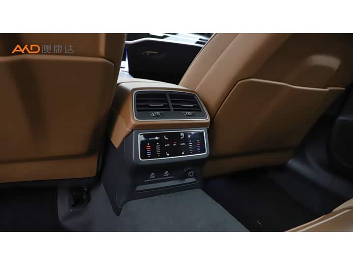 Фото 9 - Audi A7L