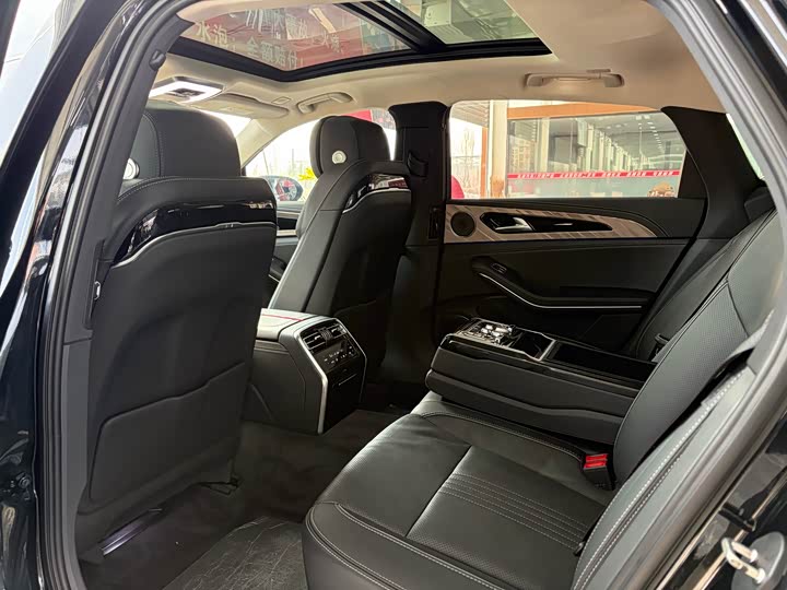 Photo 9 - Hongqi H9