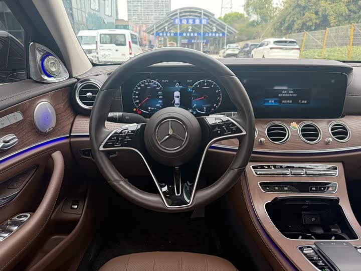 Zdjęcie 9 - Mercedes-Benz E-Class