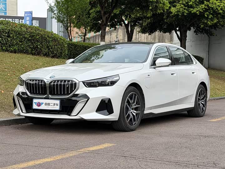 2025 BMW i5