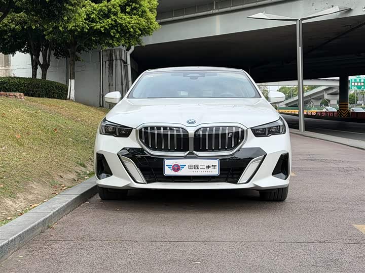 2025 BMW i5