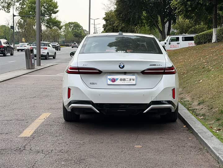 2025 BMW i5