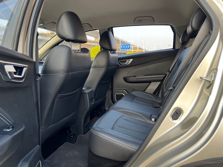 Фото 10 - Geely Vision X3