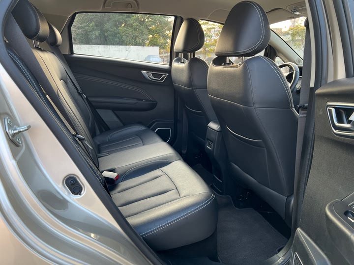 Фото 12 - Geely Vision X3