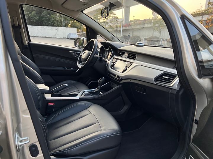 Фото 13 - Geely Vision X3