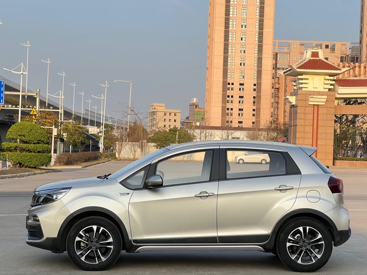 Фото 4 - Geely Vision X3