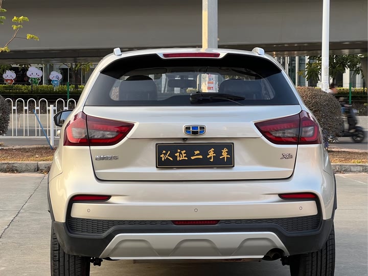 Фото 6 - Geely Vision X3
