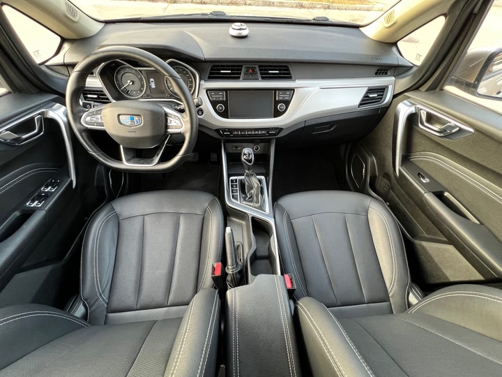 Фото 8 - Geely Vision X3