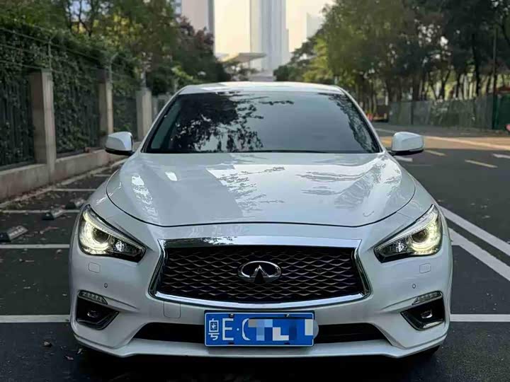 Фото 2 - Infiniti Q50L