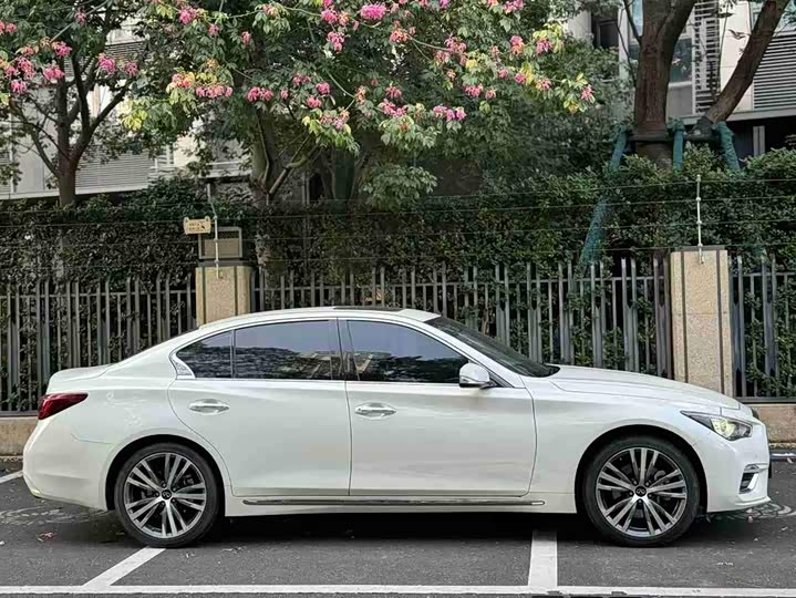 Фото 3 - Infiniti Q50L