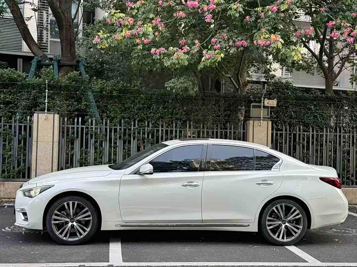 Фото 4 - Infiniti Q50L