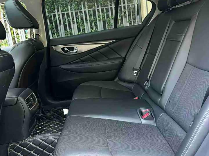 Фото 9 - Infiniti Q50L