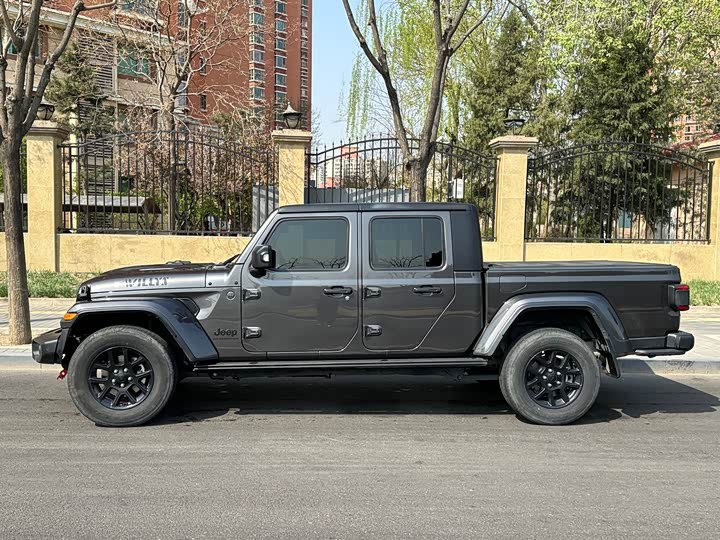 2023 Jeep Gladiator