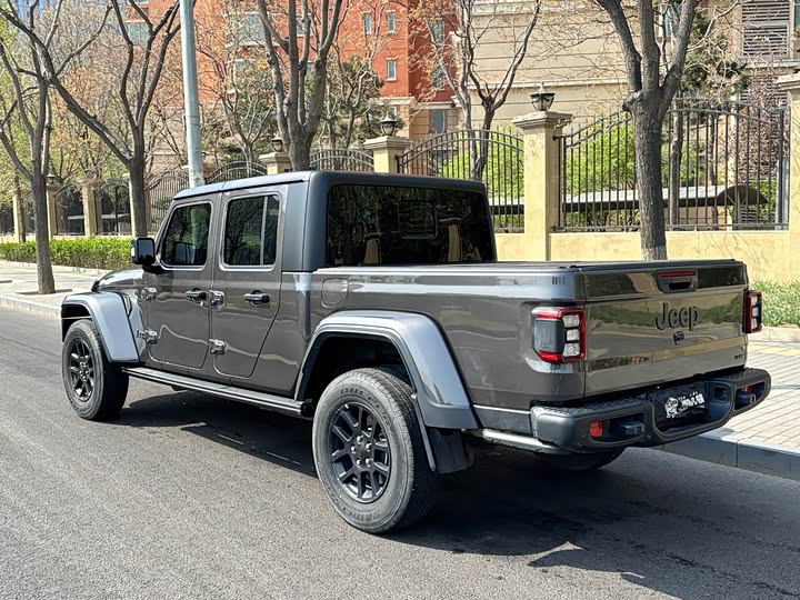 2023 Jeep Gladiator