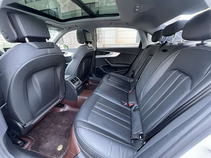 Zdjęcie 9 - Audi A4L