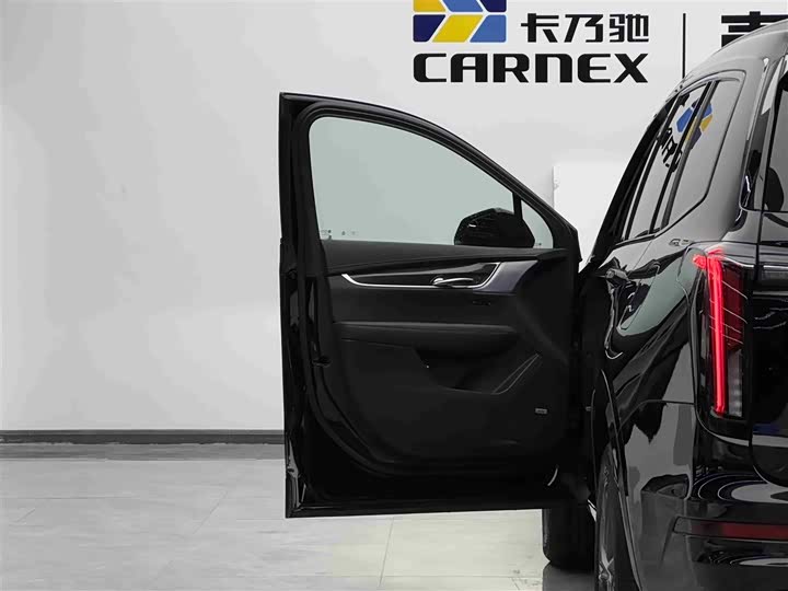 Photo 5 - Cadillac XT6
