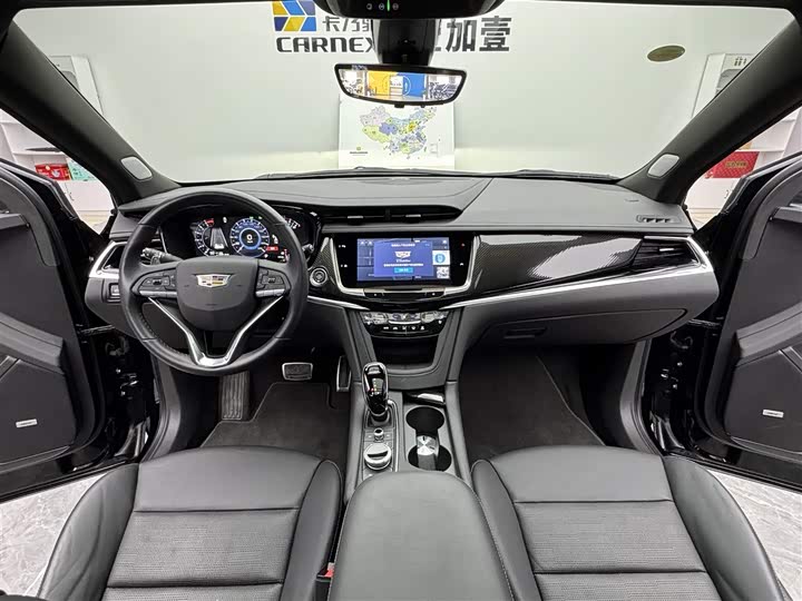 Photo 9 - Cadillac XT6