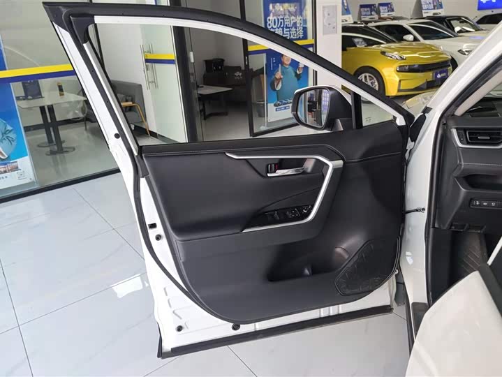 Toyota RAV4 2021 2021款 2.0L CVT两驱风尚PLUS版