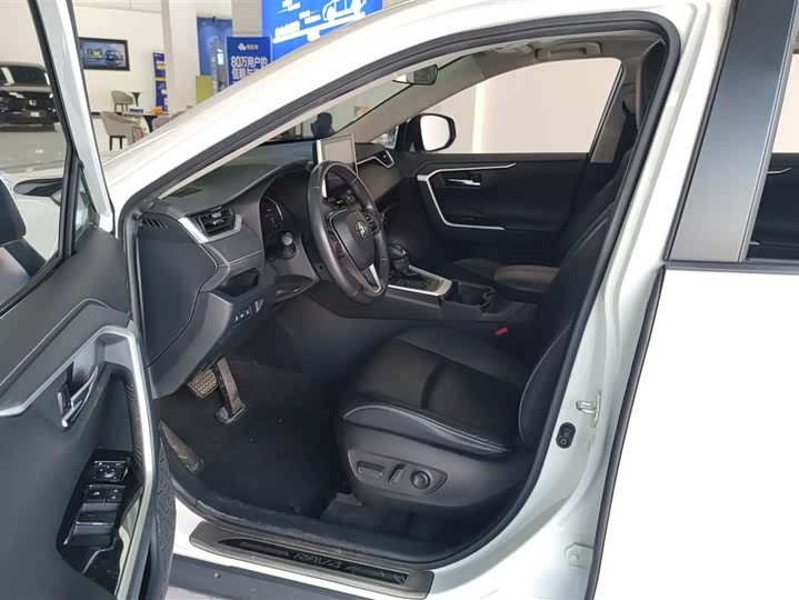 Toyota RAV4 2021 2021款 2.0L CVT两驱风尚PLUS版