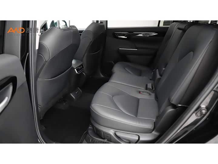 Photo 7 - Toyota Highlander