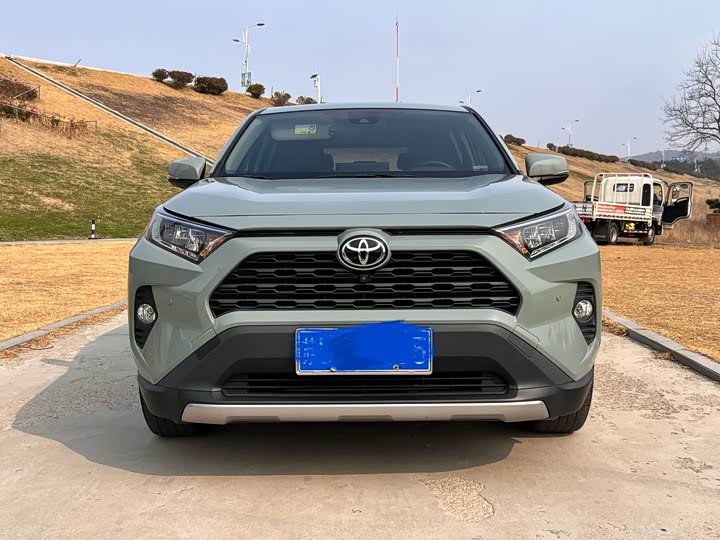 Фото 2 - Toyota RAV4