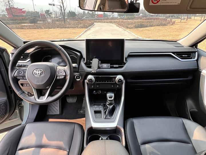 Фото 6 - Toyota RAV4