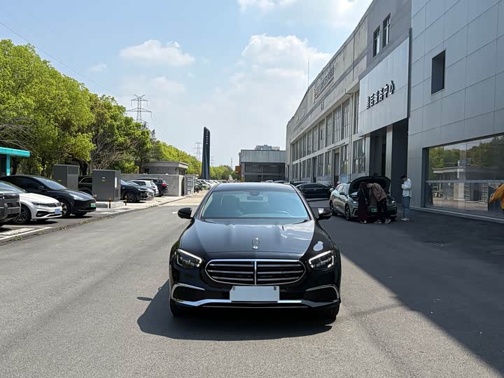 Фото 2 - Mercedes-Benz E-Class
