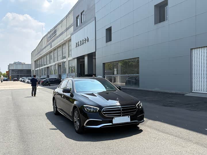 Фото 3 - Mercedes-Benz E-Class