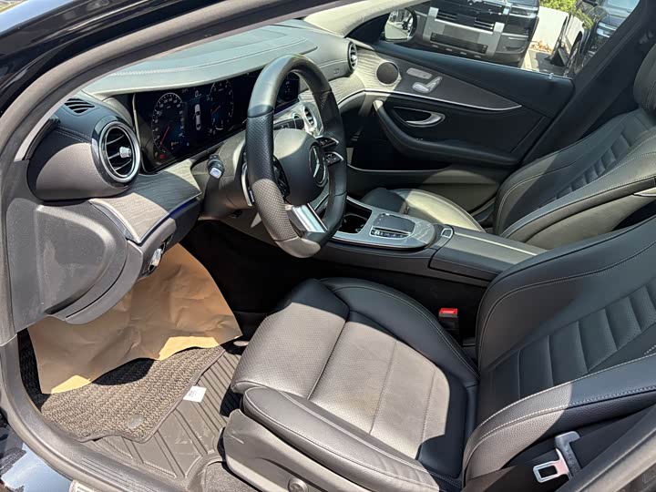 Фото 4 - Mercedes-Benz E-Class
