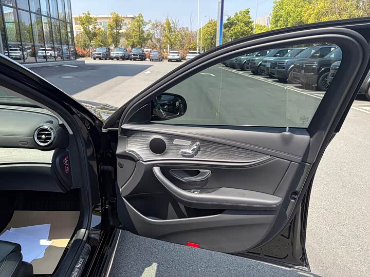 Фото 9 - Mercedes-Benz E-Class
