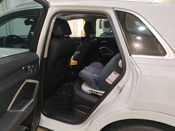 Фото 8 - Audi Q3