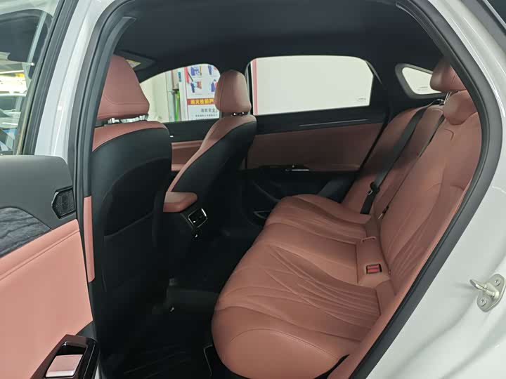 Geely Galaxy L6 2025 2025款 EM-i 60km 启航版