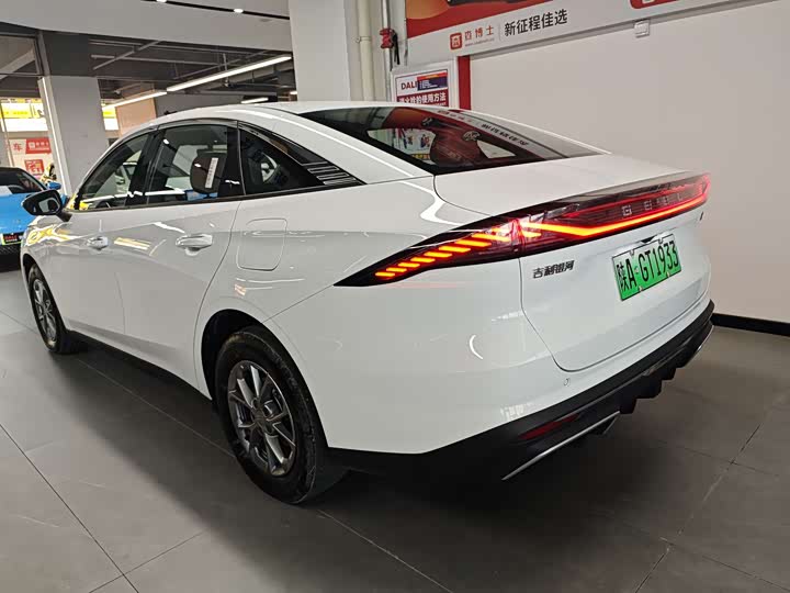 Geely Galaxy L6 2025 2025款 EM-i 60km 启航版