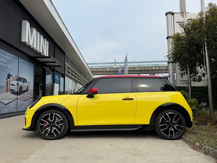Photo 2 - Mini Mini JCW