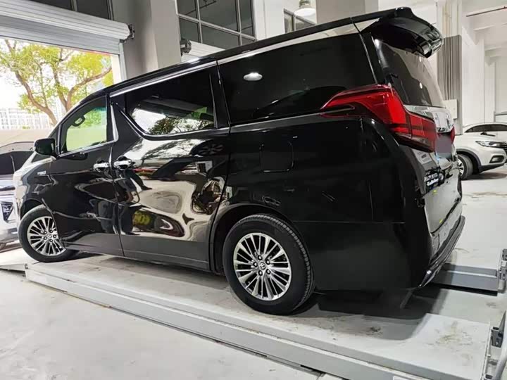 Фото 4 - Toyota Alphard