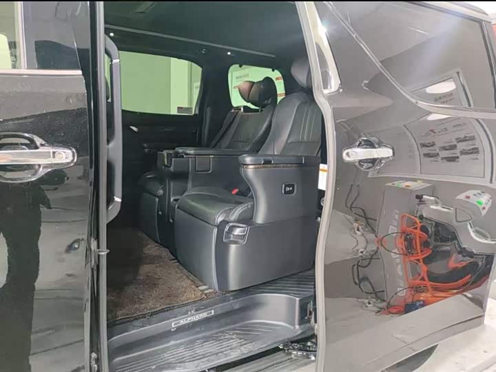 Фото 7 - Toyota Alphard