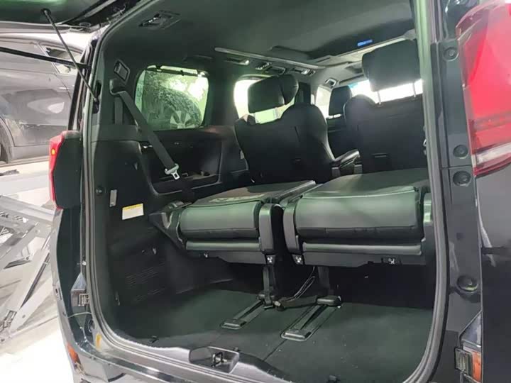 Фото 8 - Toyota Alphard