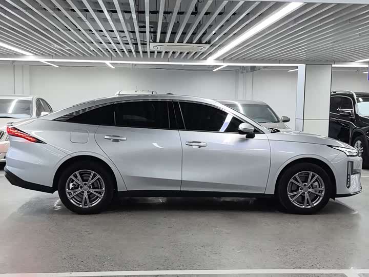 Geely Galaxy L6 2025 2025款 EM-i 140km 远航版