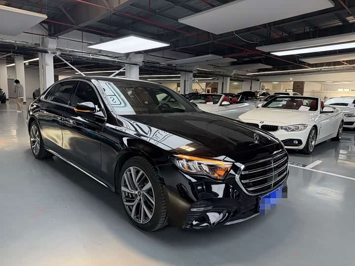 Фото 3 - Mercedes-Benz E-Class