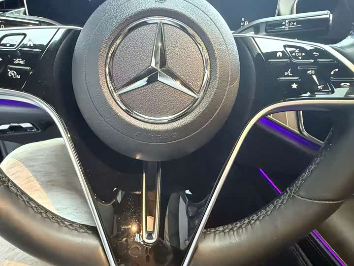Фото 5 - Mercedes-Benz E-Class