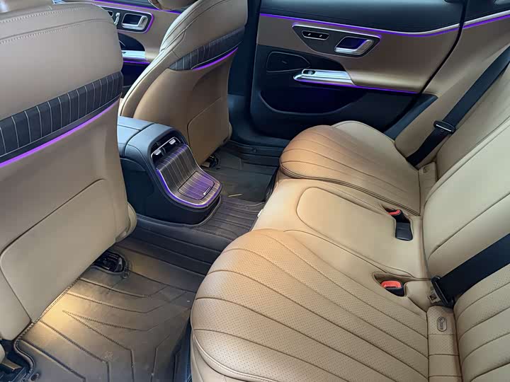 Фото 7 - Mercedes-Benz E-Class
