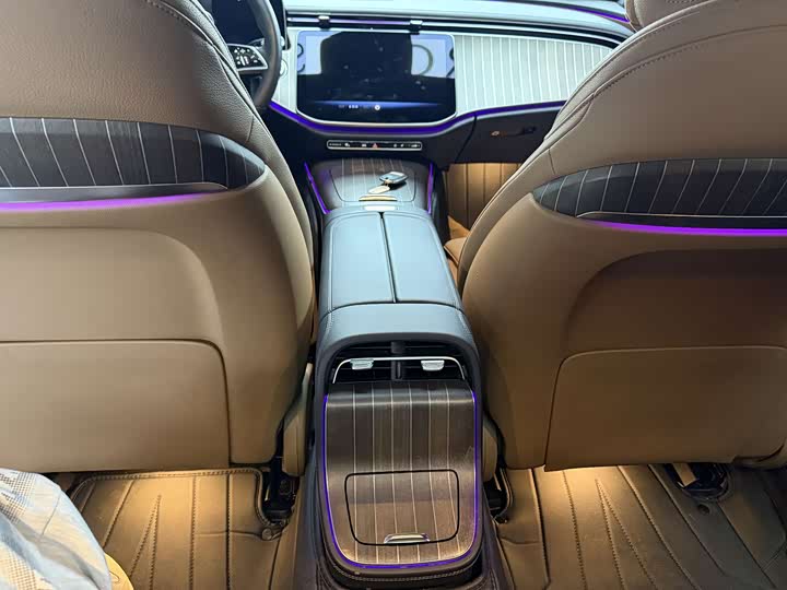 Фото 9 - Mercedes-Benz E-Class