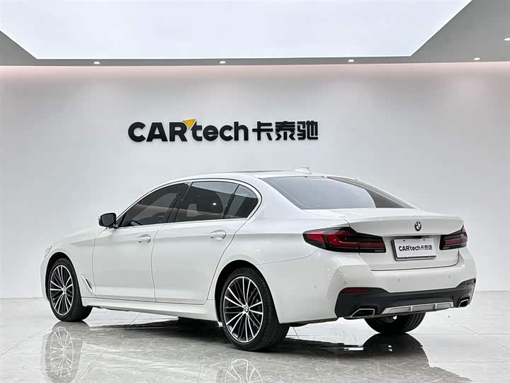 Photo 3 - BMW 5 Series
