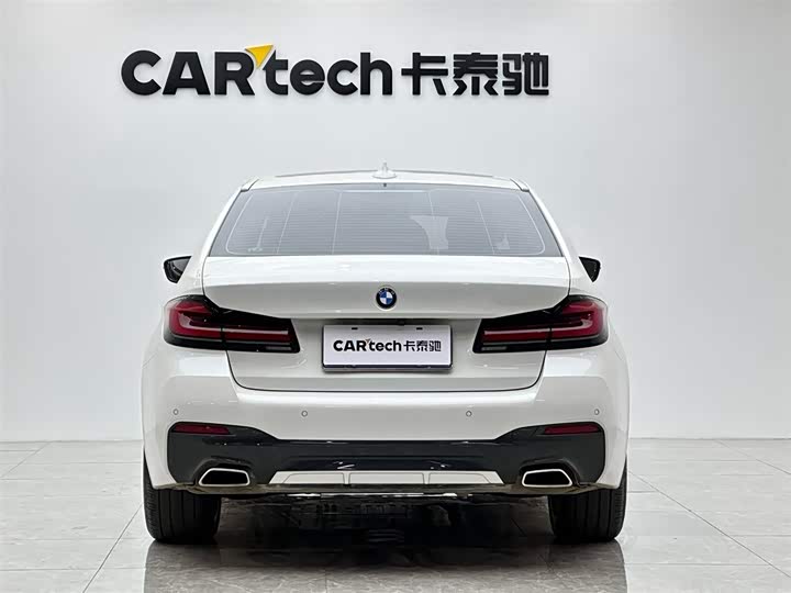 Photo 4 - BMW 5 Series