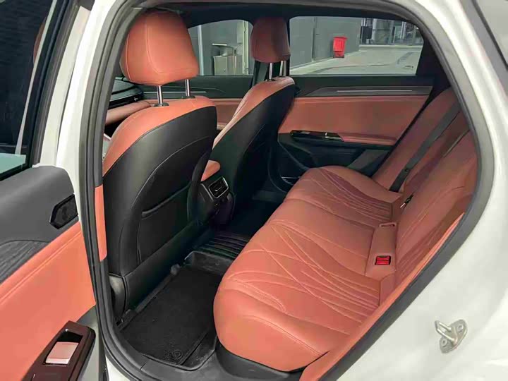 Geely Galaxy L6 2025 2025款 EM-i 140km 探索+版