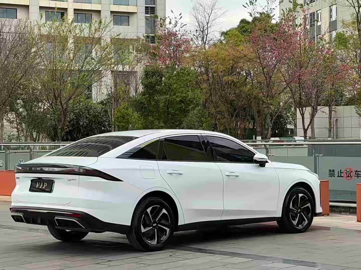 Geely Galaxy L6 2025 2025款 EM-i 140km 探索+版